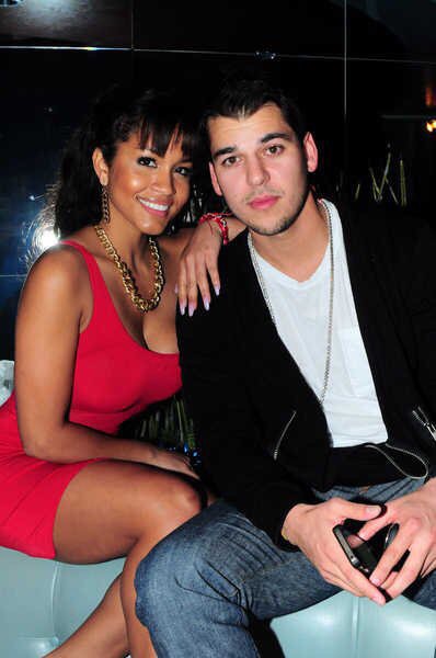 I love Facebook memories! I just found this pic of Me and @robkardashian celebrating his Bday a few years ago. Happy belated Bday Rob! https://t.co/KWcCjJigXz