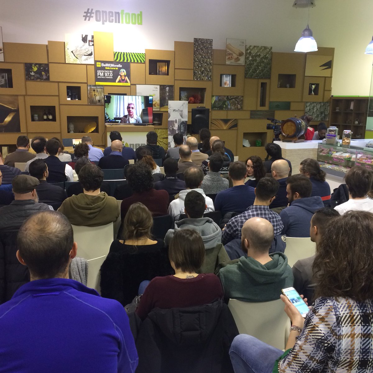 interlogica's tweet image. Inizia l’Agile Venezia Meetup e la parola a @dcecchinelli in collegamento da Roma #interlogicameetup #AgileMeetup