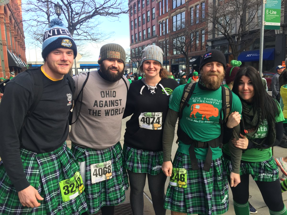 KrystaSingelyn's tweet photo. Cleveland Jameson's inaugural St Patrick's Day 5k. Rucked it! #runningsucks #goruck #ruckedit #kilts https://t.co/VtSwyzqoDR