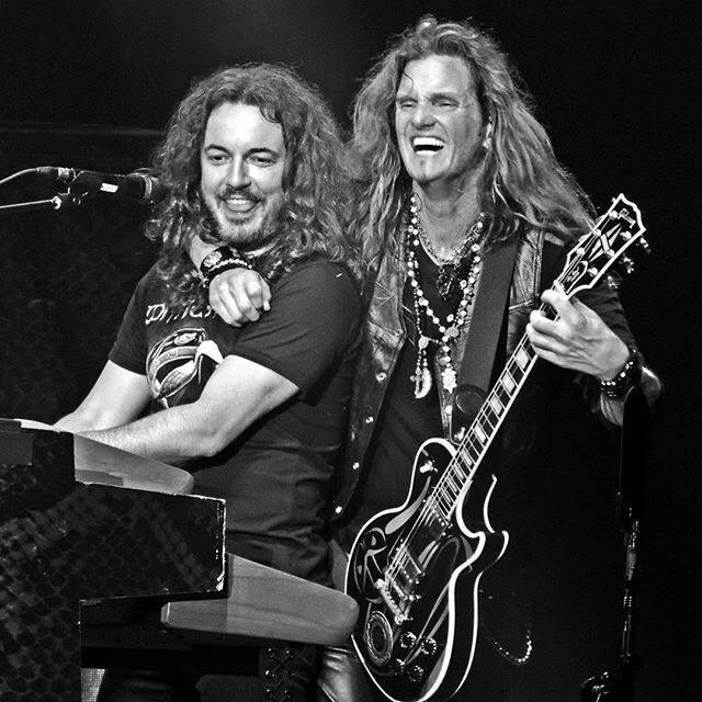 marieboscia's tweet photo. It's another #WSWednesday #HoekstraHumpDay time to turn up the Heat & Melt some snow w some #SmokinHotSnakes 🔥🔥🎤🎼🐍 https://t.co/djfeGaKLjI
