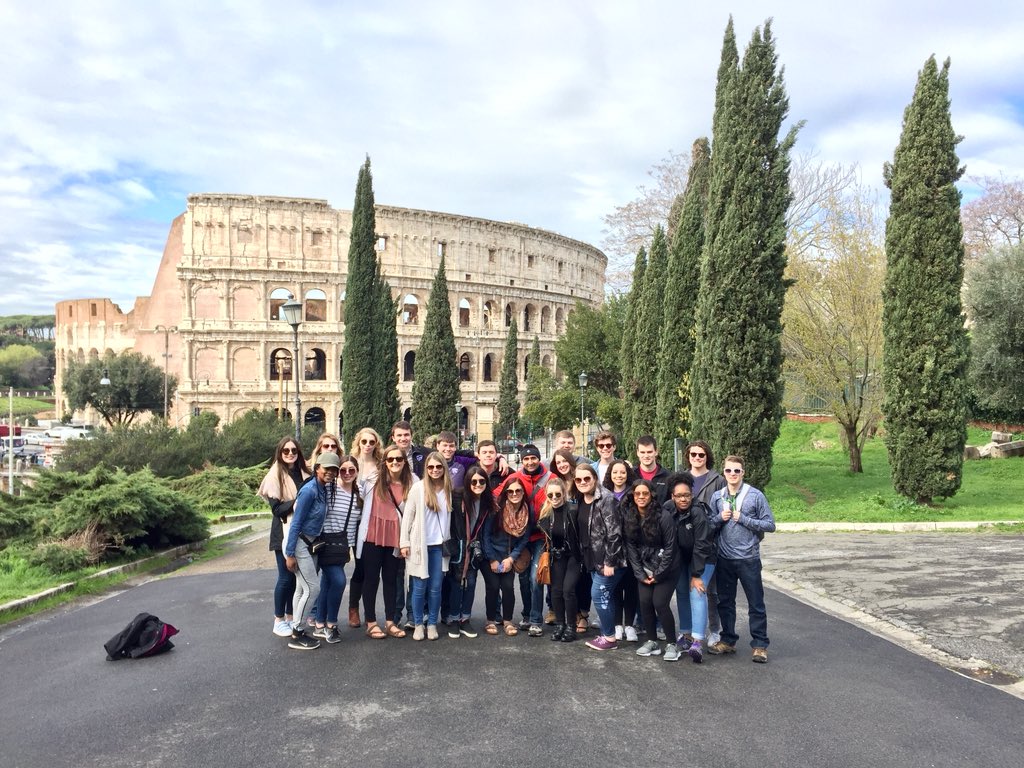 SwinderAbroad's tweet photo. Today K-Staters at Colosseum and at Trevi Fountain in Rome! https://t.co/B3iYlaDDoo