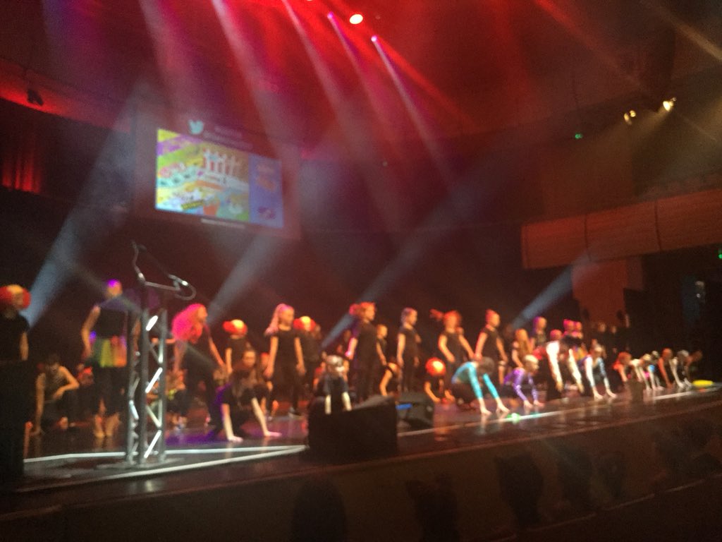 GatesheadSSP's tweet photo. Front Street Primary all out in full force for a big show 💃🎶#GSDF18 https://t.co/mR4i8Fq6Ak