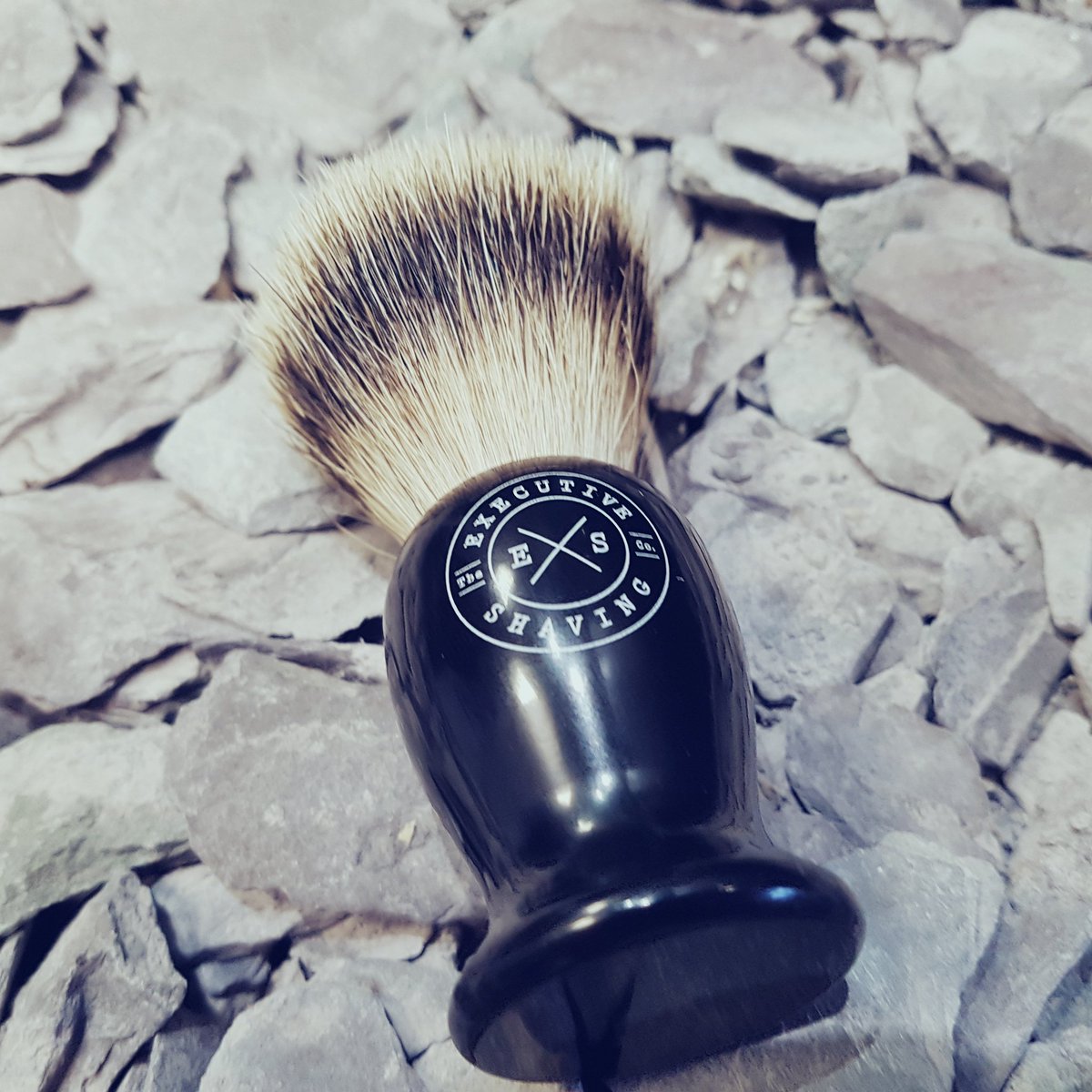 Delighted to announce another highly-luxurious #shavingproduct has arrived with us today for #review on our #blog.
The super-grade badger hair on this beautifully engineered #shavingbrush from <a href="/DoctorShave/">Executive Shaving</a> / The Executive Shaving Company is the reason it's their flagship brush!