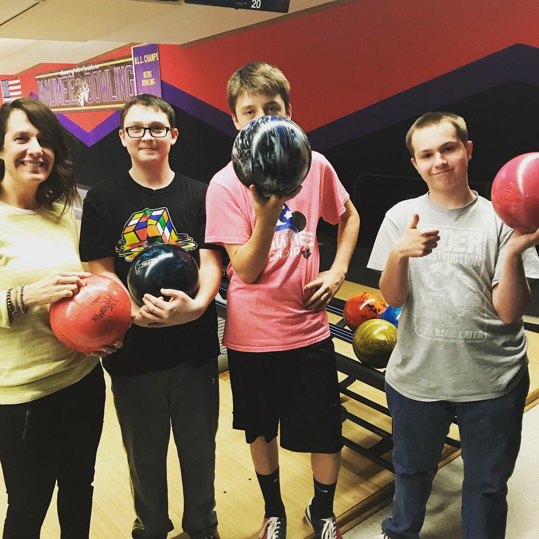 MandieBentz's tweet photo. Bowling Club brings the teachers + students together. #wearemaumee #teamcramer #teampotts #teamsmaltz https://t.co/HZafo5CKFA