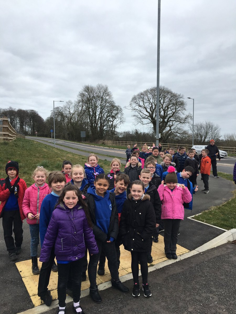b3_graig's tweet photo. Dyma ni wedi cerdded milltir heddiw! #wythnosecoiach  🌍 Here we are, walked a mile today! #ecohealthyweek https://t.co/gUUAi9RtIV