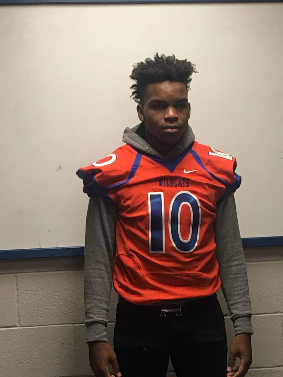 Johnson1Damian's tweet photo. First off I want to thank god for allowing me to play the game I love. I’d like to thank my family, coaches, friends and everyone else that has supported me on my journey. I am proud to say that I am 💯% committed to La. College #Wildcats🔶🔷 #reaLCommitment18!!! @CoachCharlesLC https://t.co/UqKoESwFXs