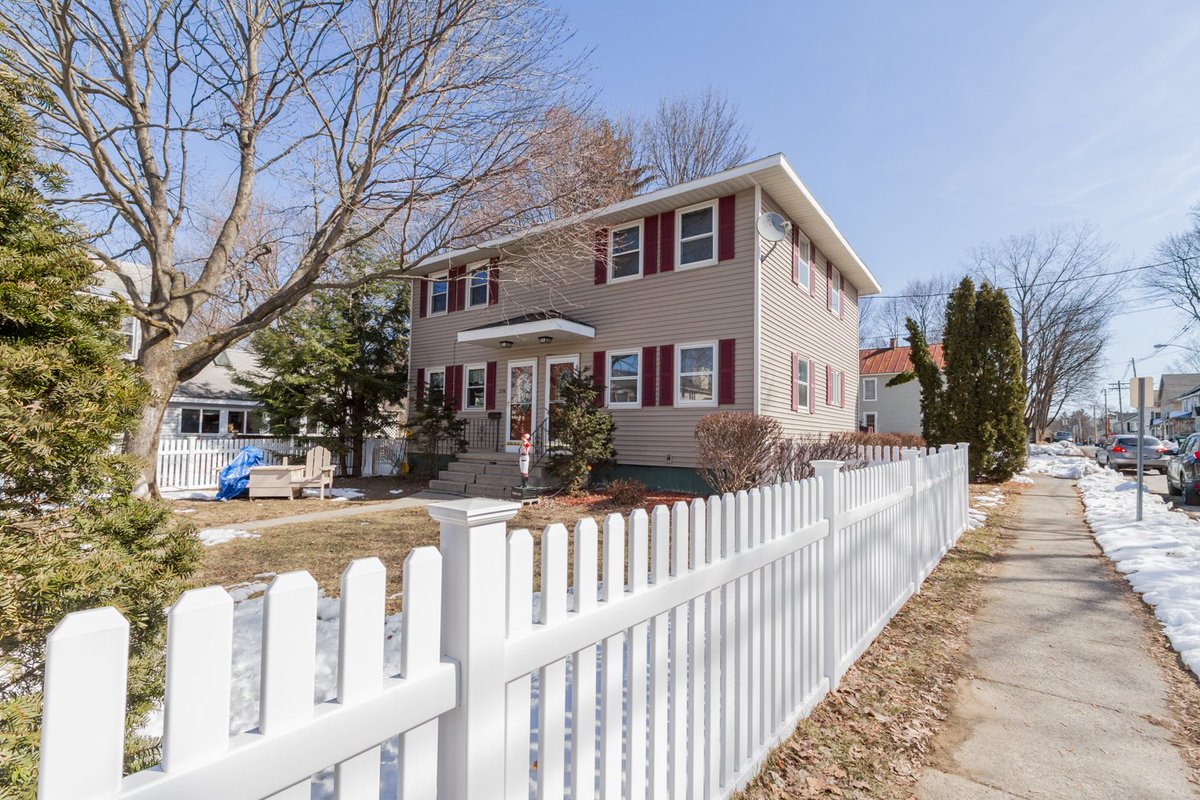 RoohanRealty's tweet image. NEW #2family #property #forsale in #saratogasprings -rent out 1 or both units for #rental #income! Each has 2BR/2BA &amp;amp; #deck. High Walkability score just blocks from #downtown #Saratoga w/shopping, restaurants, #racetrack #realestate #invest #justlisted bit.ly/nelsonave2fam