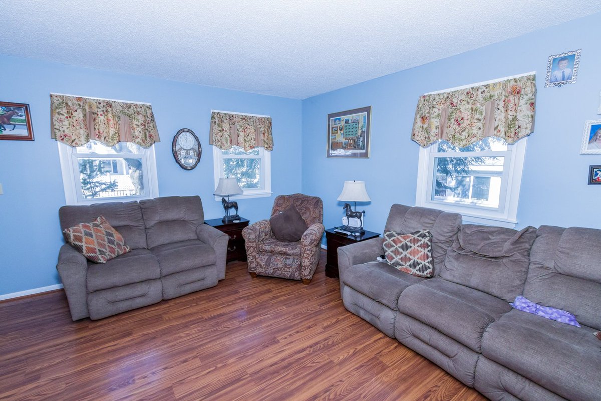 RoohanRealty's tweet image. NEW #2family #property #forsale in #saratogasprings -rent out 1 or both units for #rental #income! Each has 2BR/2BA &amp;amp; #deck. High Walkability score just blocks from #downtown #Saratoga w/shopping, restaurants, #racetrack #realestate #invest #justlisted bit.ly/nelsonave2fam