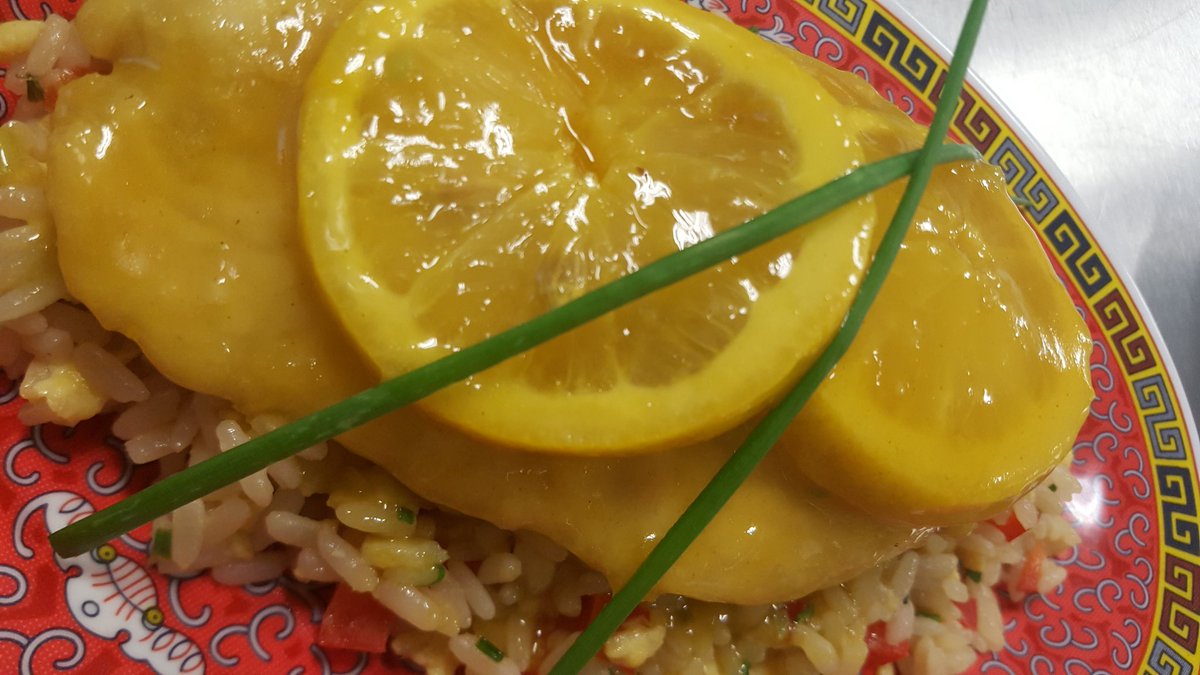 cheffess2002's tweet photo. Lemon chicken and egg fried rice.... #chinesecookery @WMccurrach imagine this was room service ๐ @CofGCollege @Cookery_COGC https://t.co/WCCtadAim9