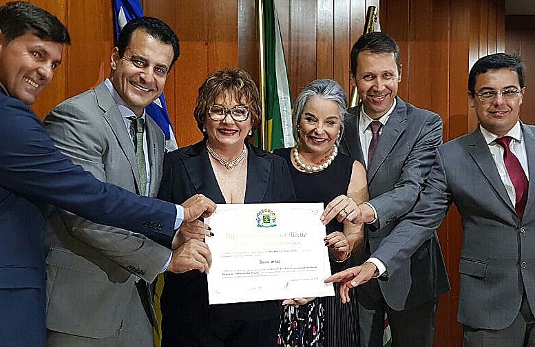 IvoneSilva51's tweet photo. Ontem foi dia de receber homenagem na Câmara Municipal de Goiânia, do vereador @drpaulodaher pelo Dia do Blogueiro. Grata à todos! #30anosdecolunismo #reconhecimento  #gratidão https://t.co/B2eKSUJXIQ