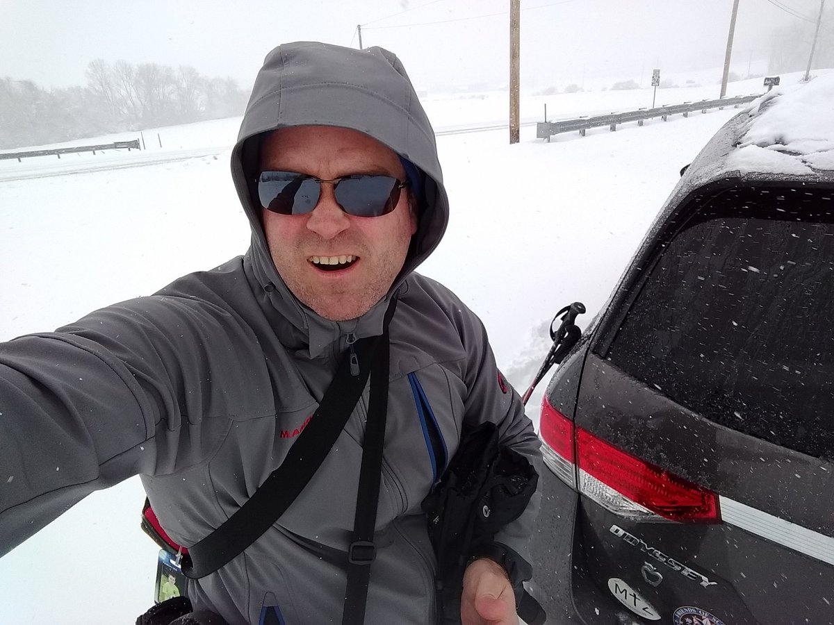 drdsmccracken's tweet image. After 5 failed hill attempts in the minivan, had to #xcski the last 1/2 mile. Just ur average family doc coming home from work #FMRevolution #seconddayofspring #breadandmilk