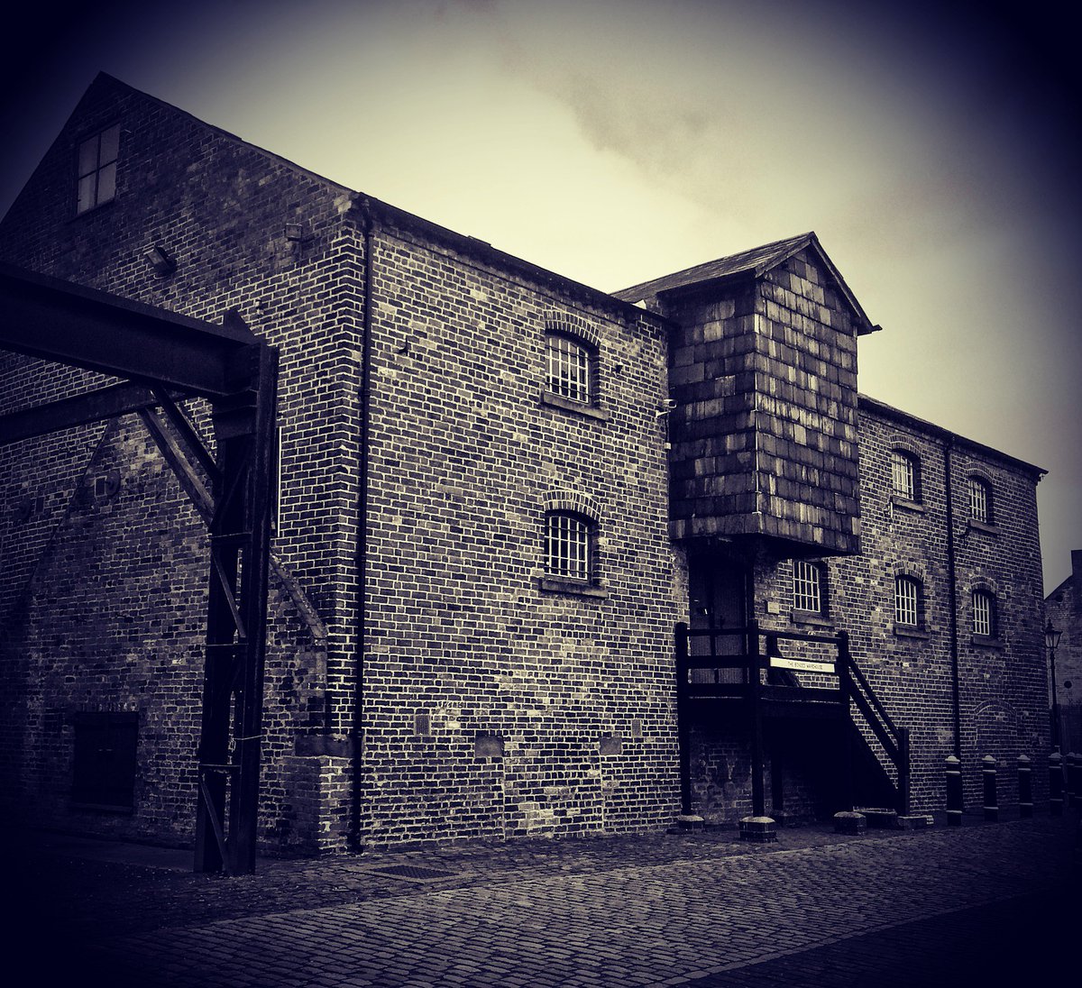 GhostcallersUK's tweet photo. Ghost hunting events at The Bonded Warehouse - Ghostcallers UK 5th October 2018 https://t.co/Z3rgdGzMFy #ghosthunting #fearfactor #haunted #scary #frightfest #mosthaunted #Supernatural #terrified #DuskTillDawn #hauntedhappenings #ouijaboard #tabletipping #seance #darkness #EVP https://t.co/3lPUFHNouq