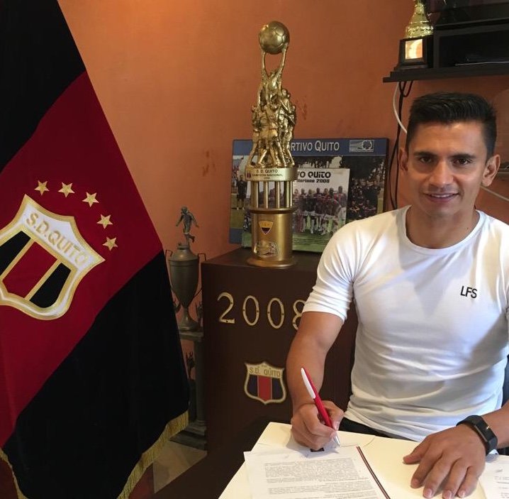 LosChullasSDQ's tweet photo. Elé!!! La AKD ya tiene 10, @LFS10 regresa a casa en busca del tan ansiado ascenso para @SDQUITO.
Ahora es el turno de la hinchada, a llenar el Atahualpa sábado 16:00.
Adquiere la pre-venta sólo en @BomanSport @BomanOficial #MilagroAzulGrana https://t.co/C5qQHZiOpv