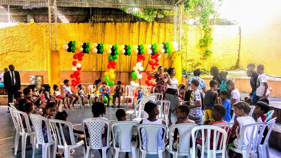 MirandaEreni's tweet photo. Jesus, Salvação, Água e Pão - Associação Reviver Help
Distribuímos 230 senhas durante o evangelismo
Entregamos 250 cestas de alimentos
Realizamos um trabalho de evangelização com as 84 crianças da comunidade
Ao final distribuímos um kit de doces
#ReviverHelp 🌱❤️ #DeuséAmor https://t.co/pJFJVCrvMg