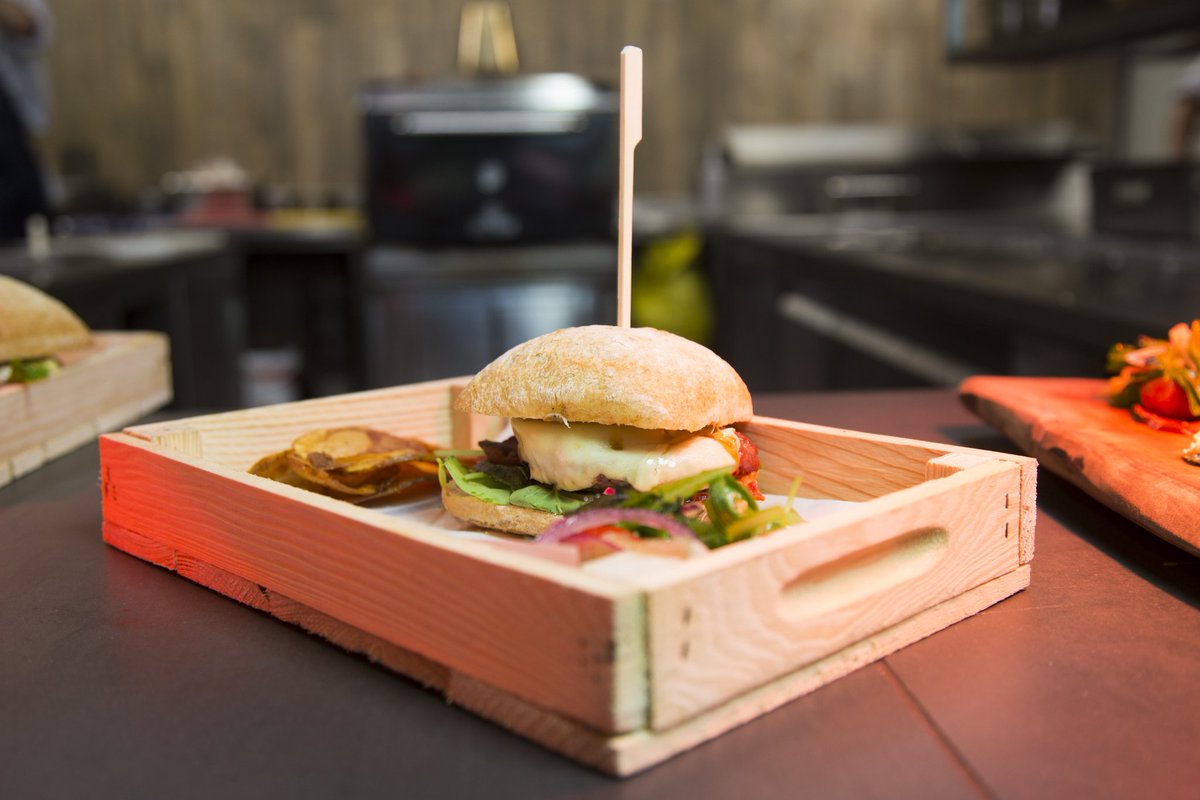 Wij hebben hele leuke vacatures voor restaurant, keuken, afwas en attractieteam! Kijk op onze website en solliciteer snel!  klokuus.nl/nl/vacatures