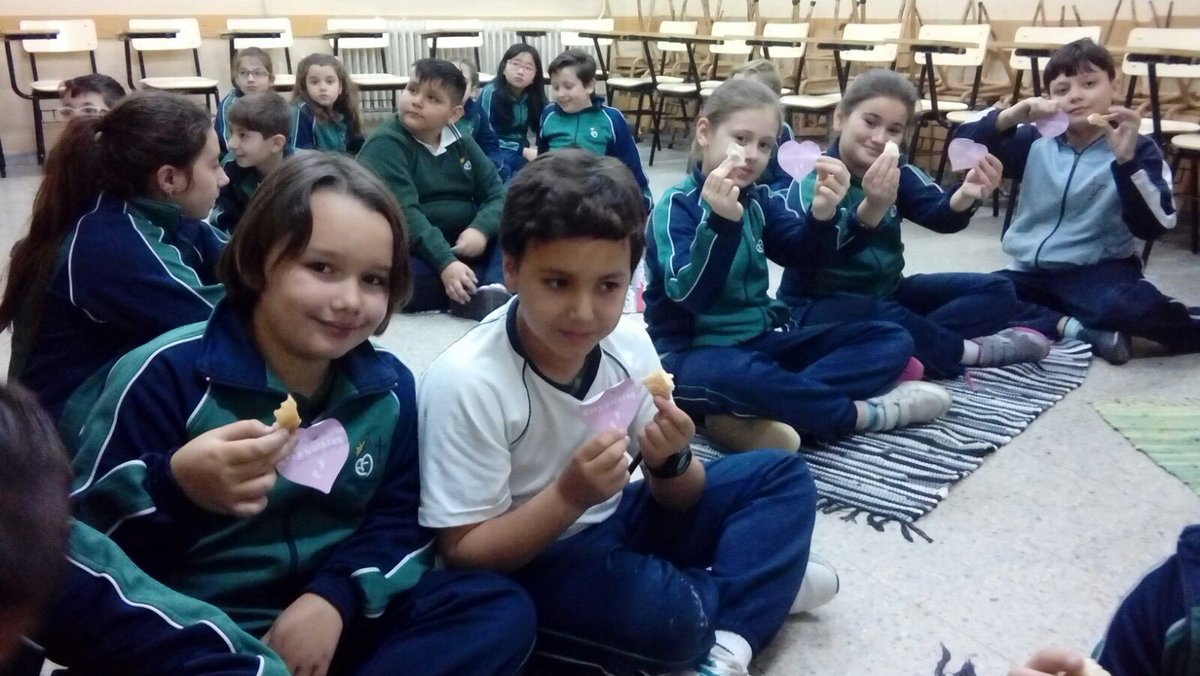 ColegioVedrunaV's tweet photo. Nuestros alumnos de primaria han hecho memoria y oración de lo que pudo vivir Jesús,Nuestro Señor, el Jueves y Viernes Santo.#somosvedruna
Our students from primary have remembered and prayed in relation to what Our Lord Jesus could live on Holy Thursday and Friday https://t.co/FAgHZeDMyt