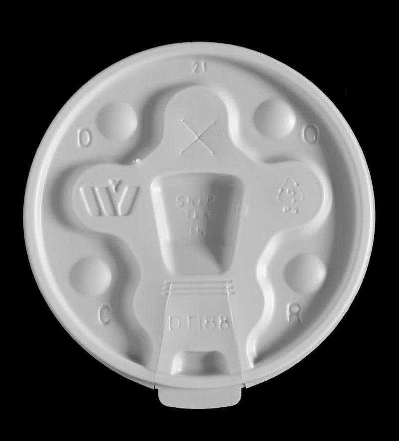 作为设计师，或者就是好奇星人，你有没有想过：咖啡纸杯盖子上凸起的小圆点是干嘛的？小圆点旁边的字母 C、H、D 又是什么意思？解码咖啡纸杯盖子的设计历史 - 这是一个现代奇迹 #设计参考 // Decoding the Design History of Your Coffee Cup Lid https://t.co/VPC4jwIy8M https://t.co/4ZBvipcZOz 1