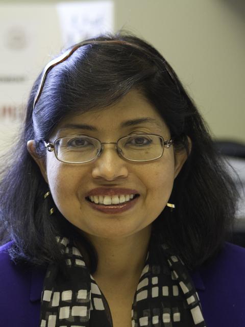 MITActionLearn's tweet image. #mitEMlab professor Sharmila Chatterjee shares strategies that can help brick &amp;amp; mortar stores compete with online retailers @BosBizEvents: bit.ly/2IFWKp3