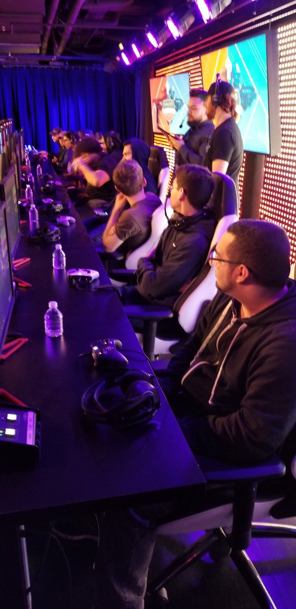 Witch_house_rp's tweet photo. Some more shots from the #haloffa divisionals, and @Scaryotic victory ✌️
@Tashi343i @WatchMixer #MicrosoftStoreNYC #gaming https://t.co/WmTJmGAWbQ