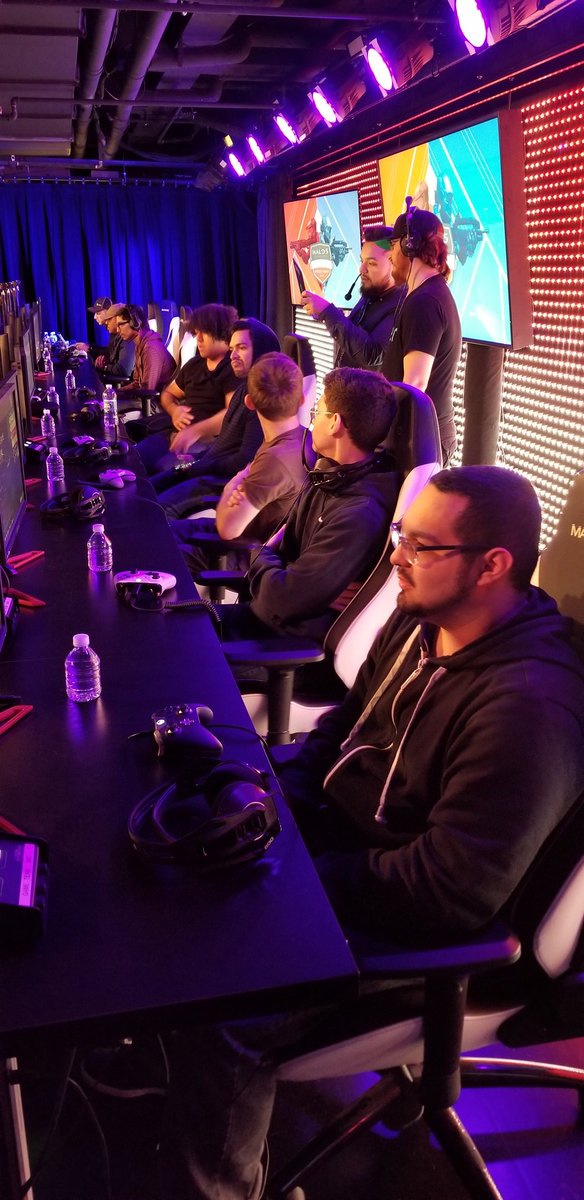 Witch_house_rp's tweet photo. Some more shots from the #haloffa divisionals, and @Scaryotic victory ✌️
@Tashi343i @WatchMixer #MicrosoftStoreNYC #gaming https://t.co/WmTJmGAWbQ