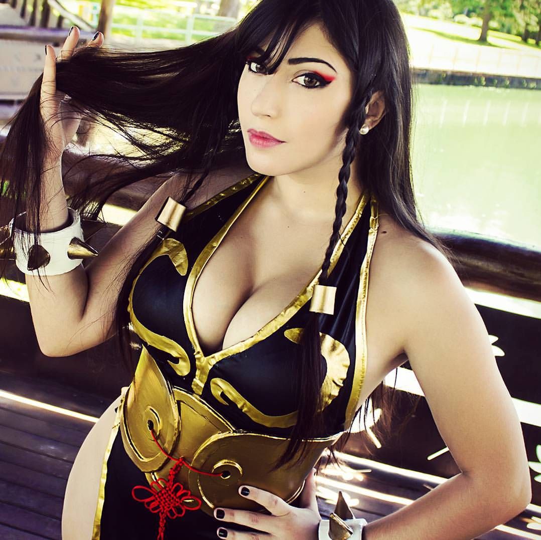 Отличный косплей #ЧуньЛи (#ChunLi) (героини серии файтингов #StreetFighter)...