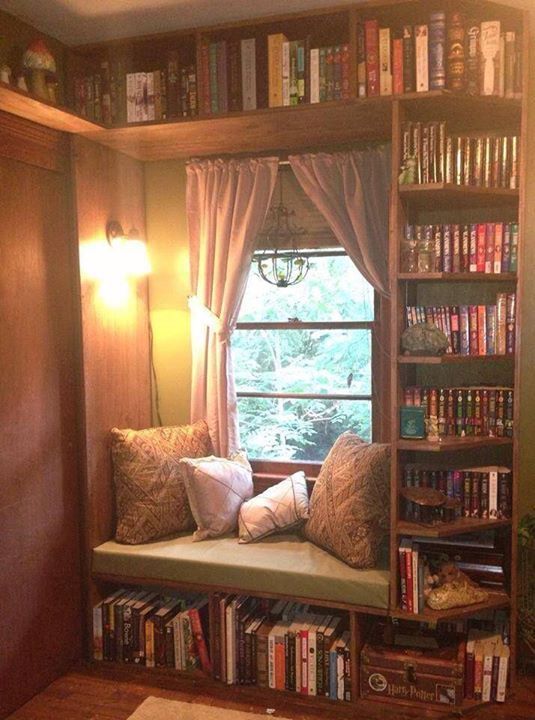 jessie_writes's tweet image. I desperately need a reading nook. #bookshelves #shelfgoals #shelfie