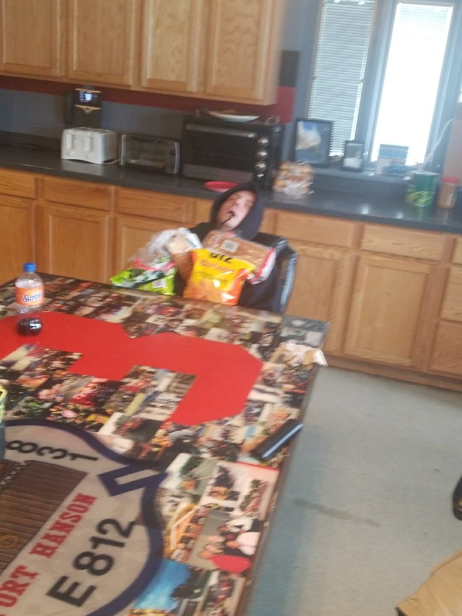 lumberdog8331's tweet photo. This is what happens when you sleep in the kitchen with the entire crew around. #lmfao #forthanson #goonsquad #weplaytoomuch #snowdayfun https://t.co/8IRsceyo4k