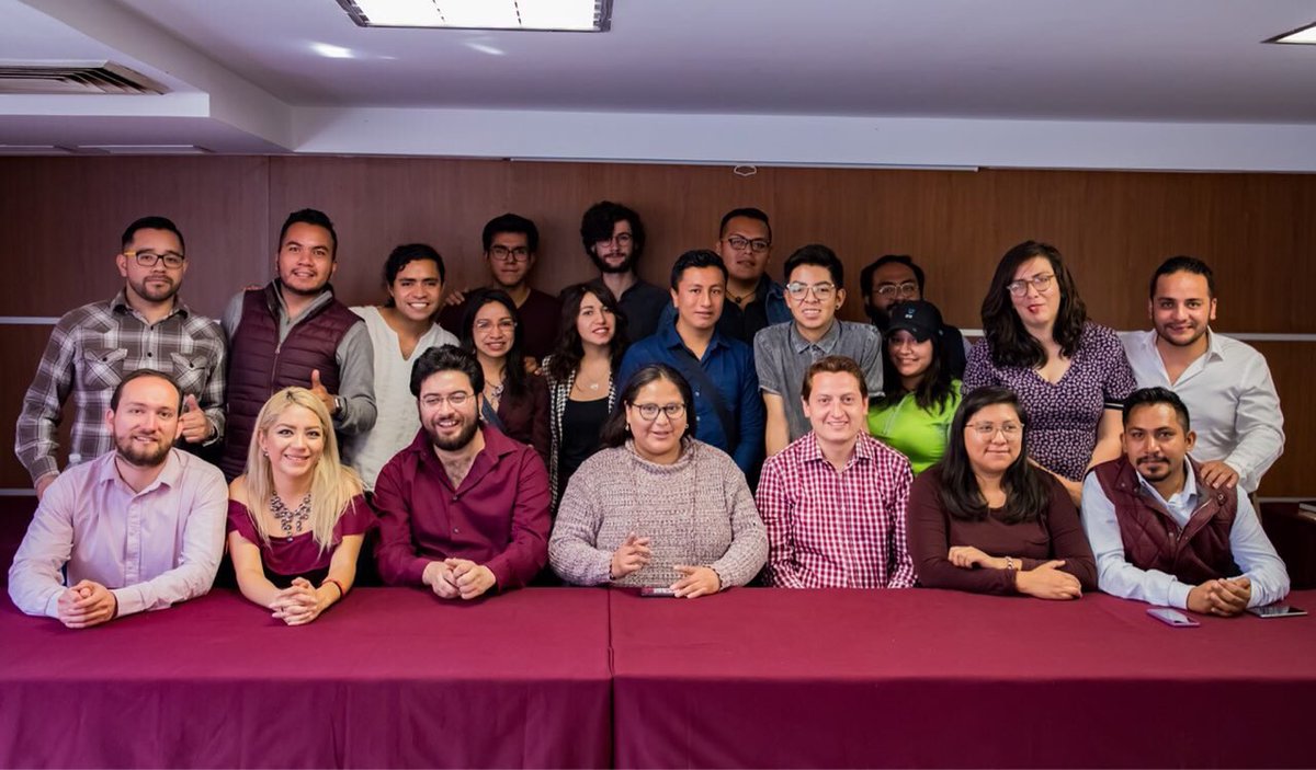 VLorelei's tweet photo. Por congruencia y dignidad, varios jóvenes renunciamos al PRD y nos sumamos al proyecto de nación de @lopezobrador_. Estamos muy contentos por ahora estar del lado correcto.
Gracias a @CitlaFoto, @nenulo, Isaac Montoya y todos los demás por la bienvenida. #JuntosHaremosHistoria https://t.co/epqDJEo1Yc