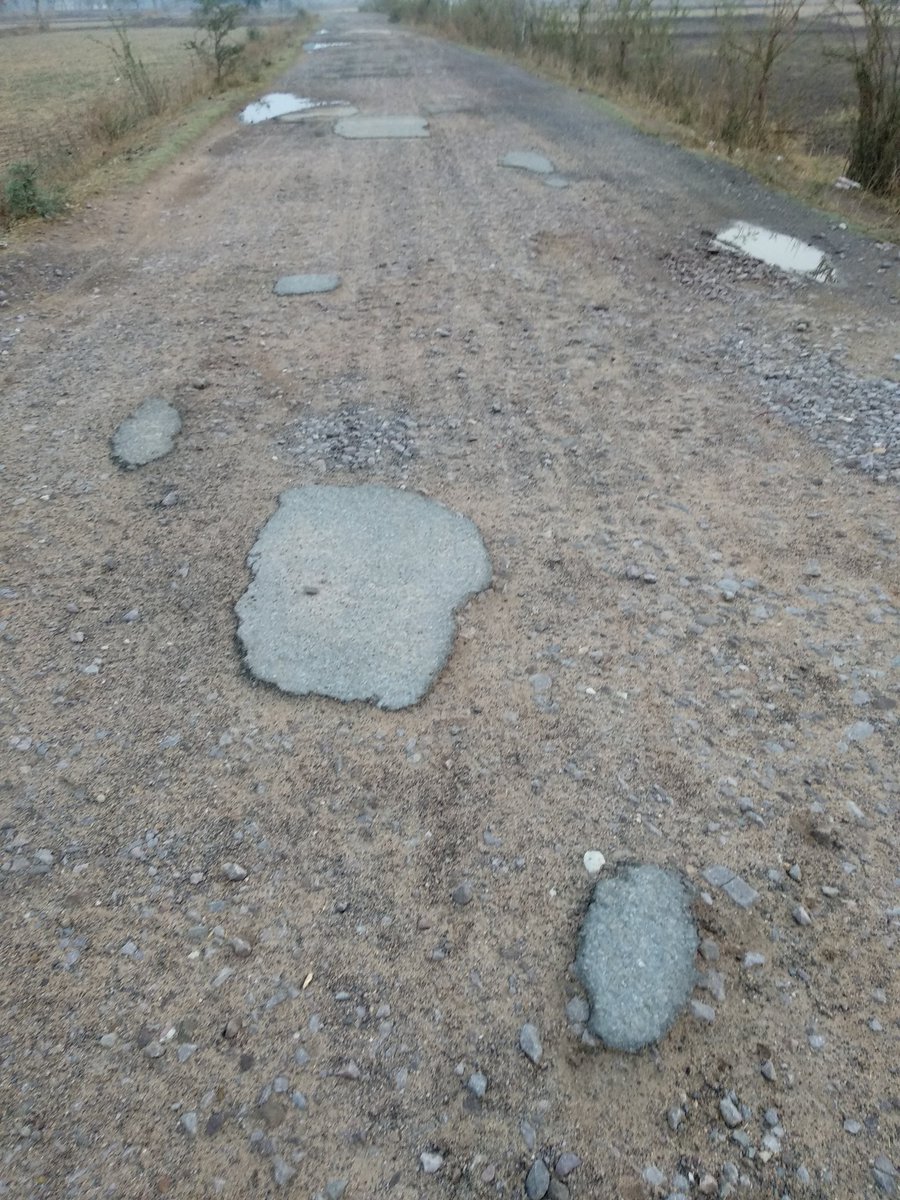 AmitAgr47674178's tweet image. @PMOIndia 
good morning sir ji
सर जी मेरा मैसेज आप तक पहुचे इसलिए बार बार आपको मैसेज कर रहा हूँ। 
और जब तक मेरे मैसेज का आप #rply नई करोगे मैं आपको #tweet करता रहूँगा।
आज देश के कोने कोने में पक्की सड़क हैं तो फिर ये क्यों अधूरा सा हैं सर जी 
Pls request हैं आपसे