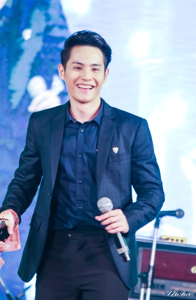 Nicha604's tweet photo. หล่อทะลุเลนส์ทีเดียวพี่ครับ
9-3-61
#BlindMusicFestival #ไม่ทิ้งใครไว้ข้างหลังรวมพลังสู่อาเซียน
#โฟกัสaf12 #ทีมโฟกัส #af12 #SUPPORTFocus #focus_af12 https://t.co/NFiP9ehtgT