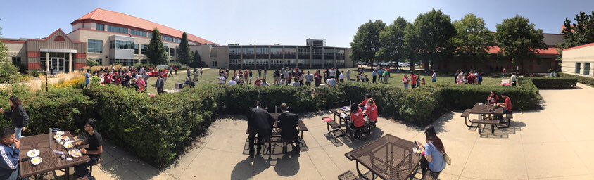 mdb414's tweet photo. Stritch promotes academic excellence in unique ways, by providing our campus with refreshing extracurriculars to take stress off of us and for us to connect, which will give us a fresh mind to pursue our studies! #csubb203_Spr18 #TasteOfMilwaukee https://t.co/MlwZz586t9