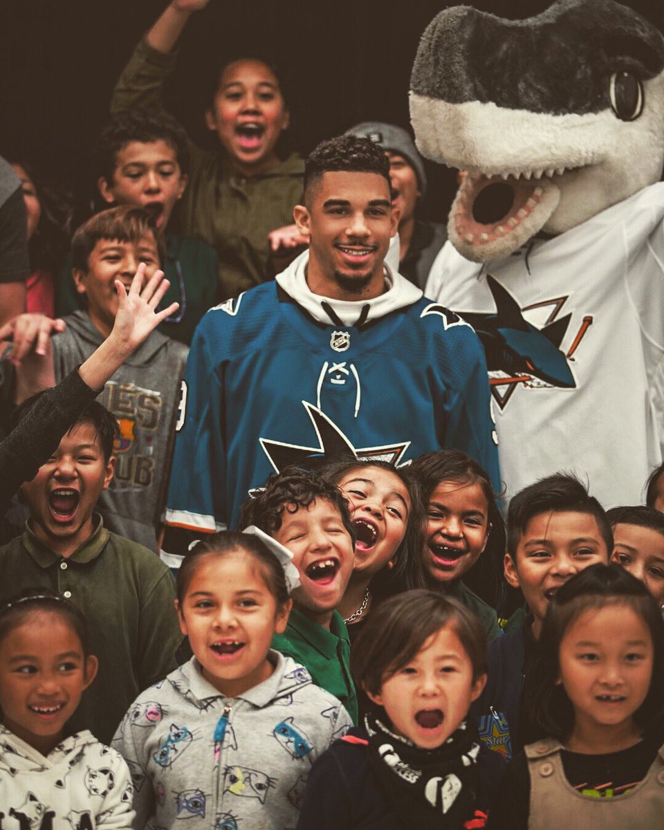 Evander Kane On Twitter Today I Got To Surprise Elementary Students Teachers With Free School Supplies At Sat S Game Vs Cgy You Ll Get A 25 Giving Card To Use At Https T Co Nmdocu9hbk