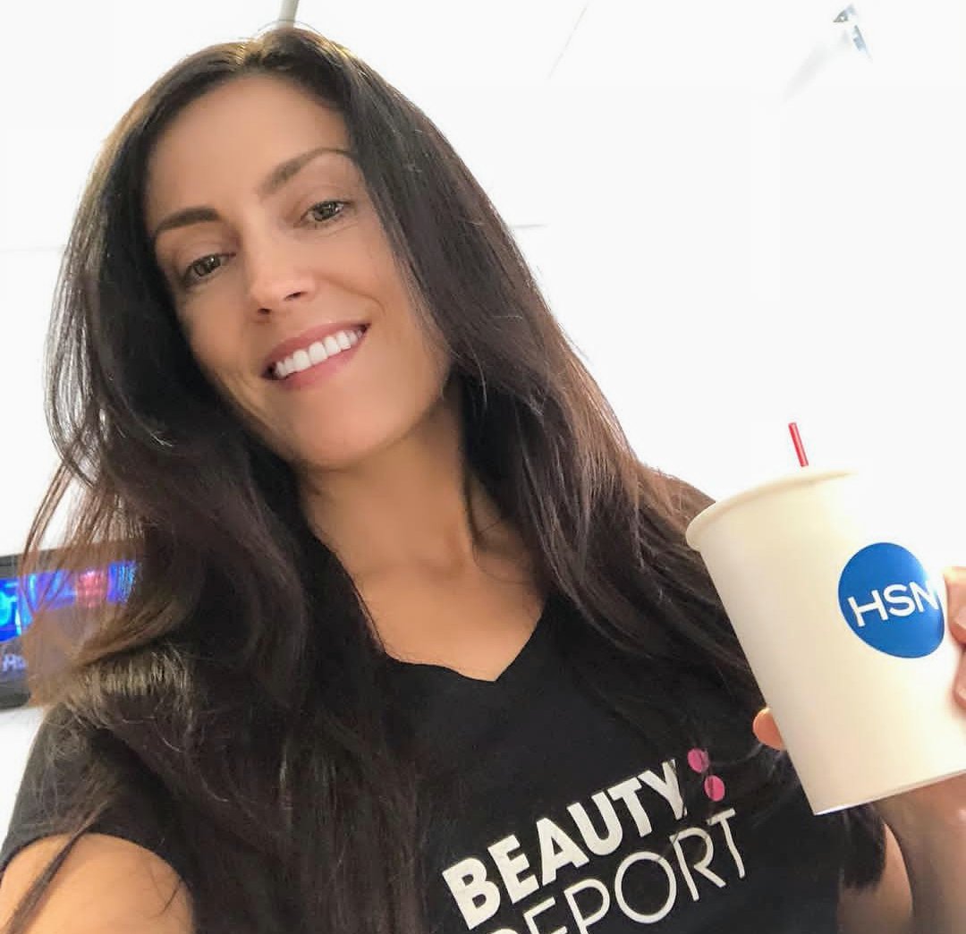 ToDeeFor's tweet photo. Stoked, #happy and getting ready for The #Beauty Report with @AmyMorrisonHSN on #HSN in about an hour with @OFRACosmetics.
#HSNBeauty #makeup #cosmetics #HSNModel https://t.co/LuxodqjxIn