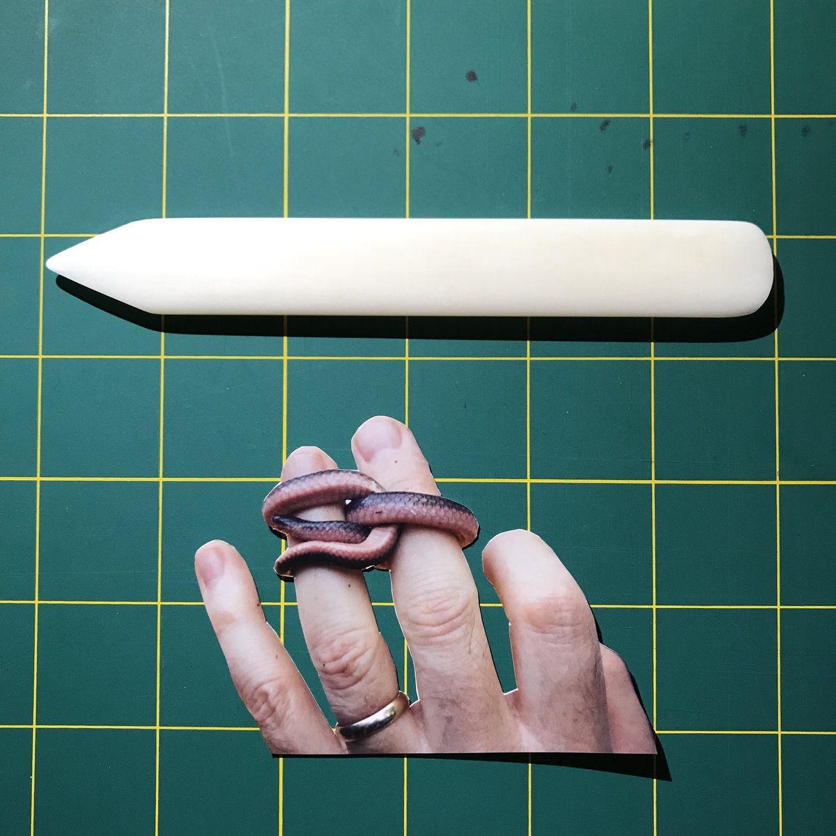 Collage_World's tweet image. Just got my first Bone Folder!

#collage #bonefolder