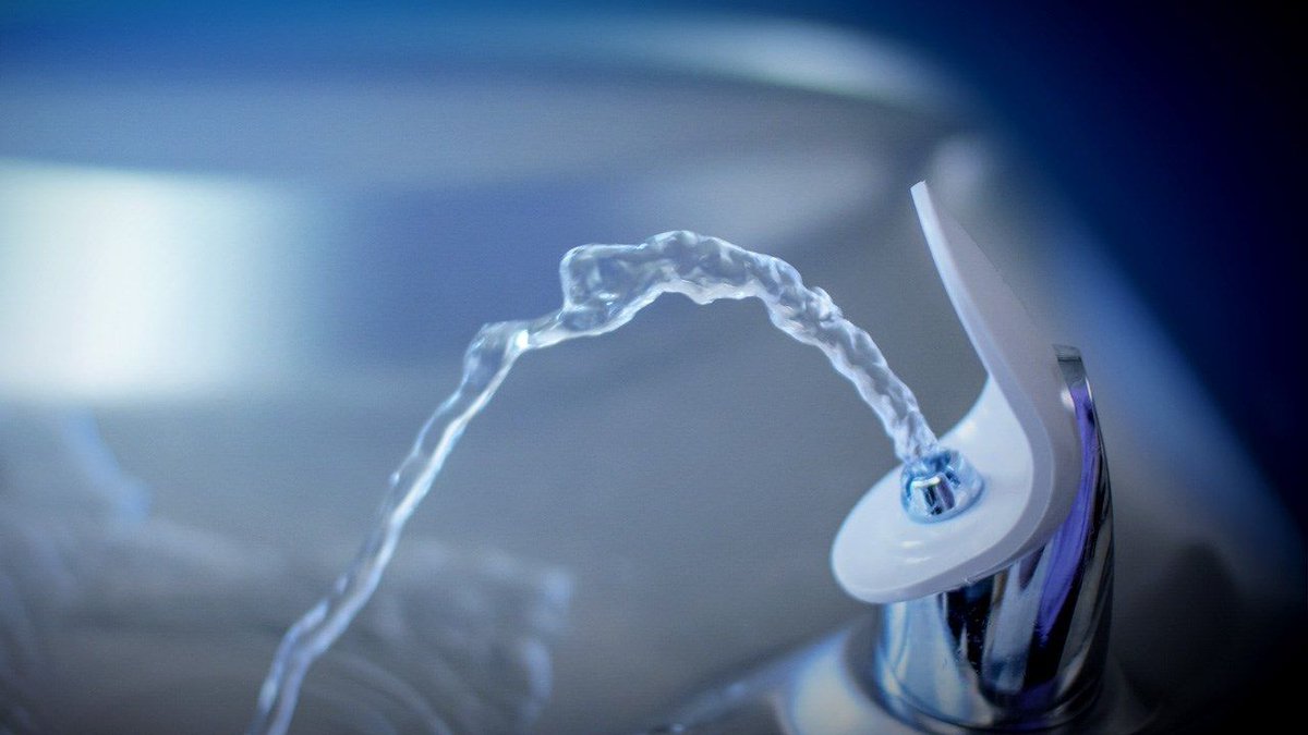 MuskHealthProj's tweet image. Good news! New drinking fountains are coming to a few #Muskegon schools, providing more opportunities for students to choose water over other unhealthy, sugary beverages. buff.ly/2FhKXLo