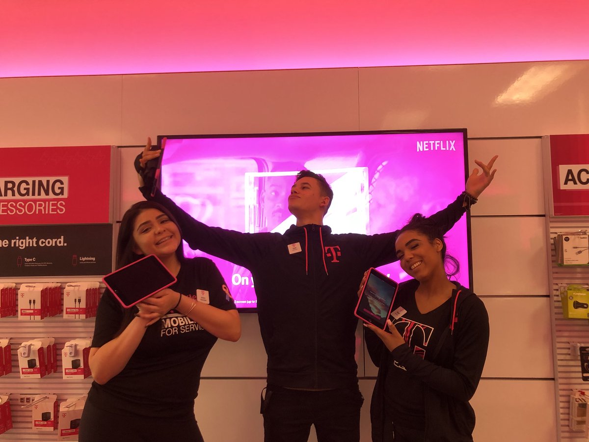 Corii_Martinezz's tweet photo. The #RemoRevolution continues  @Tmobile store on #EastSantaAnaCanyon Rd in #AnaheimHills  #Excited for their new #REMOs! #TMWLoves #CustomerObsessed #RemoReady #WeWontStop #Uncarrier #OCSouth  @tmw_team https://t.co/4ugx3DZdfu