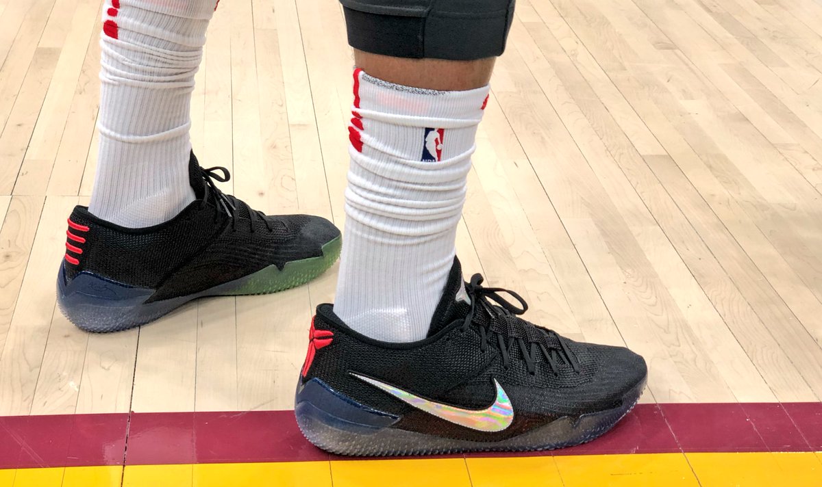 players wearing kobe shoes