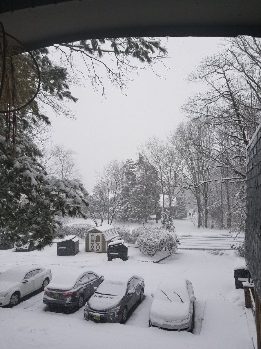 rmuse214's tweet photo. 9am and 5pm. Supposed to get 6+ more inches and now that the sun is going down its supposed to stick more.  #SnowDay #SnowStorm #2ndDayOfSpring #NeverEndingWinter #NorthBrunswick #NewJersey https://t.co/J7vdbtSx3c