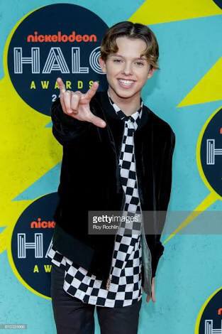 jacobsonlywifey's tweet photo. Jacob: smartest skinny of all time, alive, shaves his beard everyday to be polite, relevant, relatable to teenagers, does 4 musicaly a day, gets all the girls
Albert einstein: dead (sinful), has lots of old people gray hair, thinks hes important, irrelevant, old grandpa, no girls https://t.co/sm8I8pMfLG