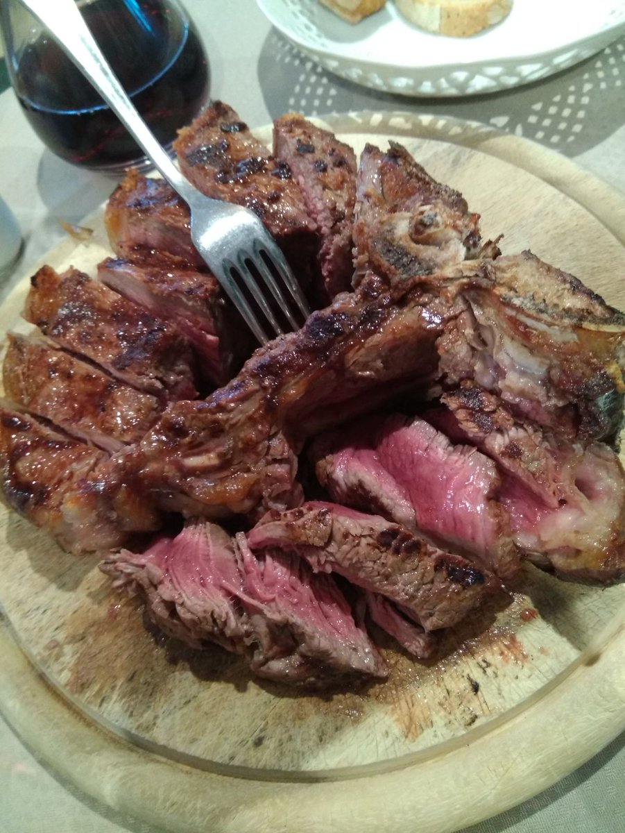 WedPiziarte's tweet photo. Una bella #bisteccafiorentina da un kg ad Empoli #annodelciboitaliano #solocosebuone #foodlover #wedding2018 #destinationwedding #weddingeventcoordinator #bridetobe #luxurywedding #travel #trip #weddingAbruzzo @GPiziarte https://t.co/2xOTb4Uf5z
