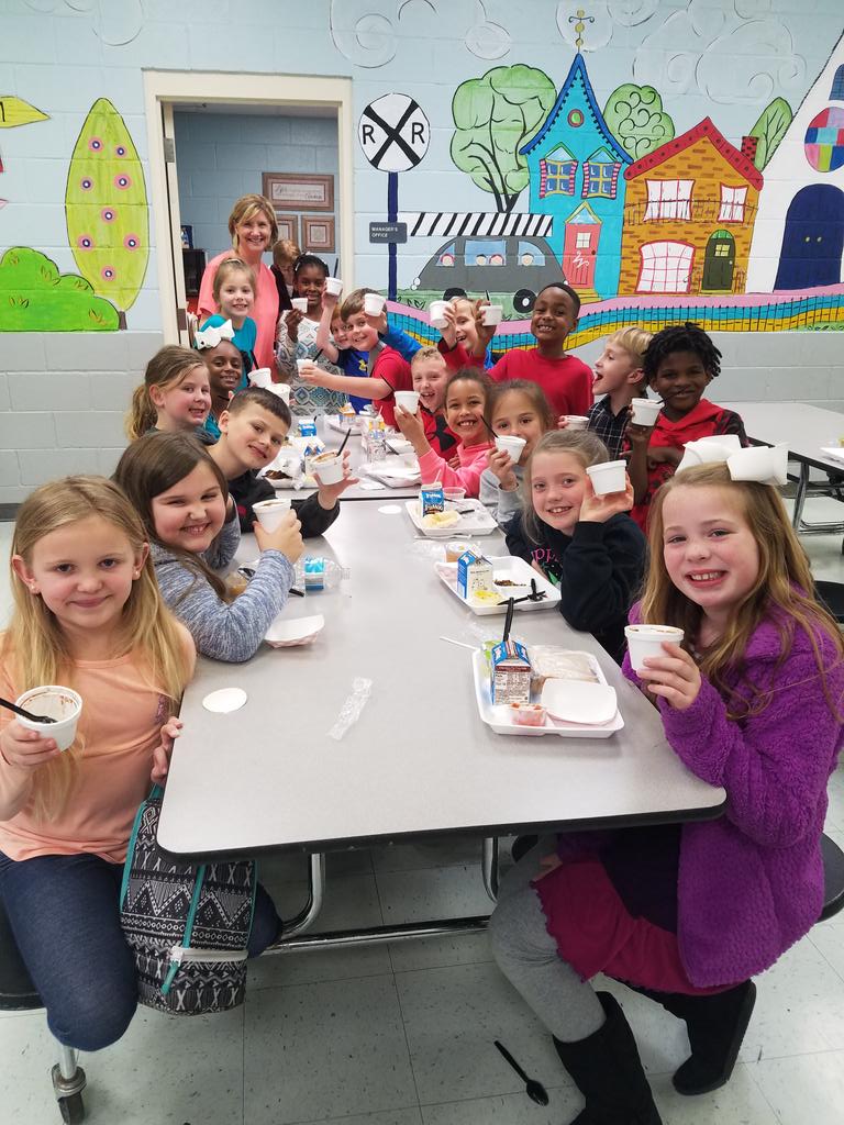 tpatter107's tweet photo. We deserve ice cream for eating our breakfast #NationalBreakfastDay @tpatter107 @webstertrojans #onthemove @MSCSTrojans https://t.co/kdhDQdls7P