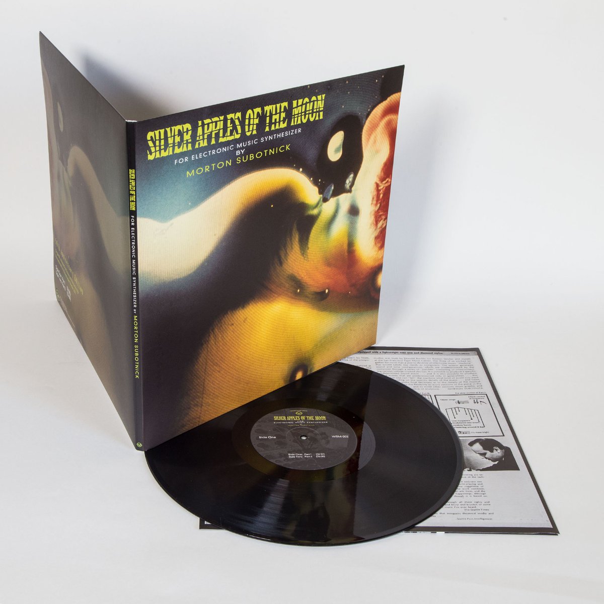 IDOWdocumentary's tweet photo. Open for business: our new @WaveshaperM Shop:
https://t.co/DDgXC59whb
--> Featuring official merchandise from our electronic music documentaries "I Dream Of Wires", "Subotnick" (@SubotnickFilm), and "Electronic Voyager" (@MoogDocumentary), incl Silver Apples 50th-anniversary LPs! https://t.co/chyYk7GAPh