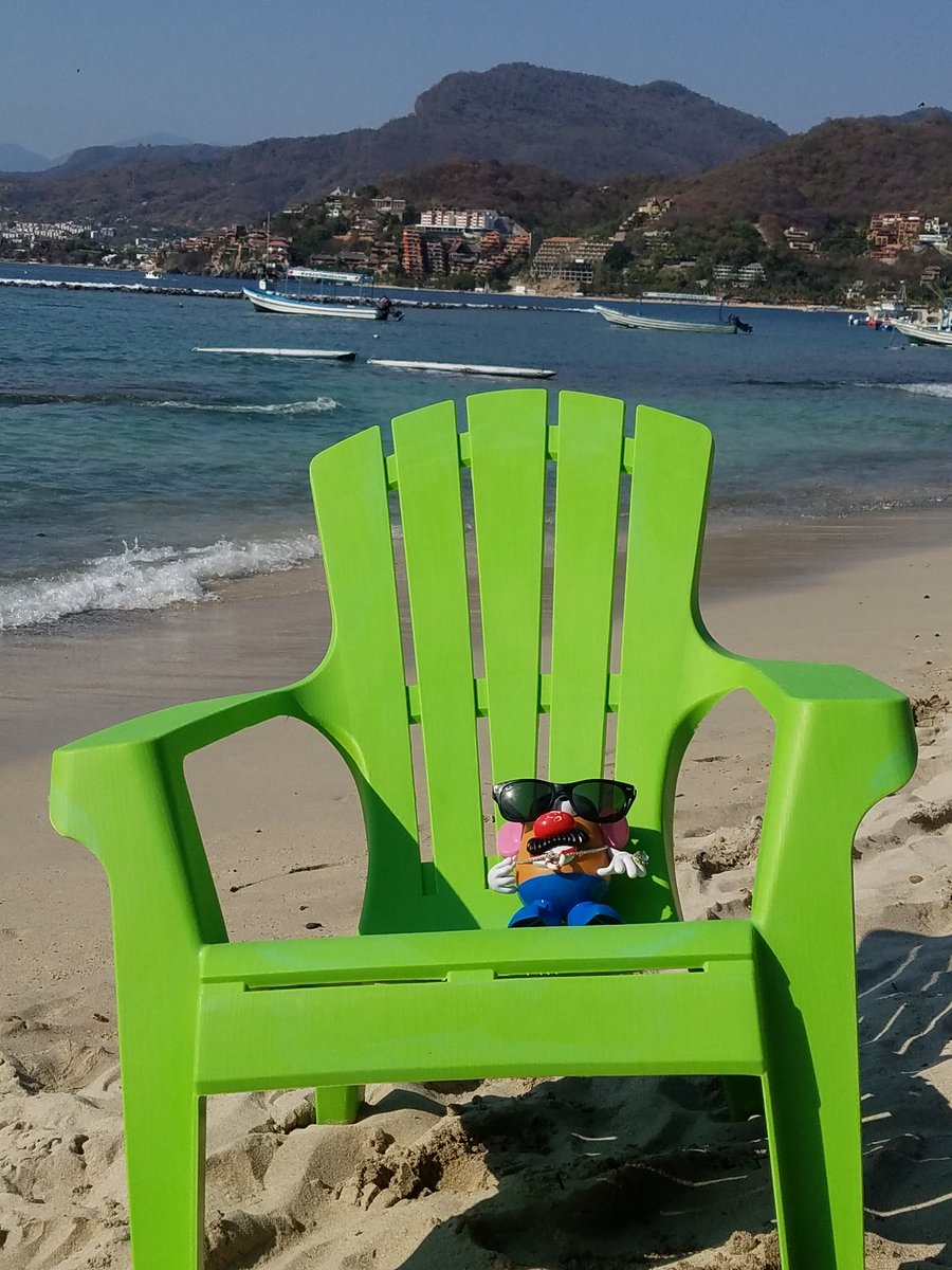 findnkeeptrophy's tweet photo. Past Champ found some time for some sun, on da beach, with sun screen.....gives pappas fritas a new meaning....yowza, sun is HOT! https://t.co/BBtGcPLN1X