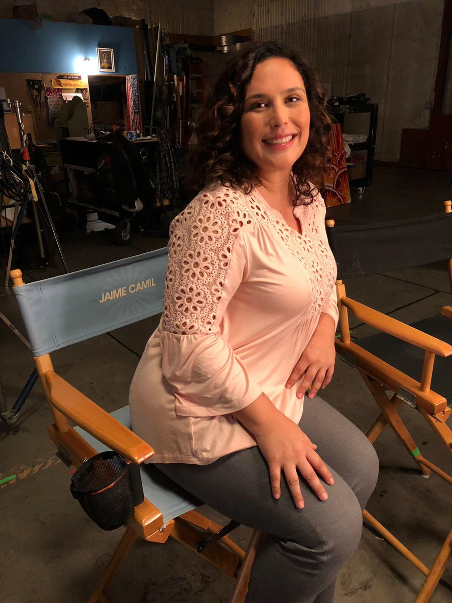 angelicavale's tweet photo. Y que le quito la silla a mi compadre @jaimecamil 
Thanks for inviting me compadre! This Friday @CWJaneTheVirgin 
Yaaaay! https://t.co/SJEiioHeil
