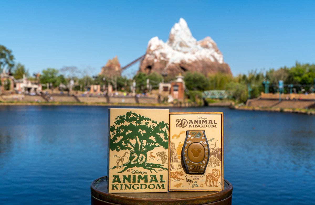 OrlandoInformer's tweet photo. We're celebrating #AnimalKingdom's 20th anniversary by giving away an all-new, limited-edition MagicBand! Follow and RT before 7:00pm EDT tomorrow 3/22/18 for a chance to win! #DisneyWorld https://t.co/PYYYeoVulV