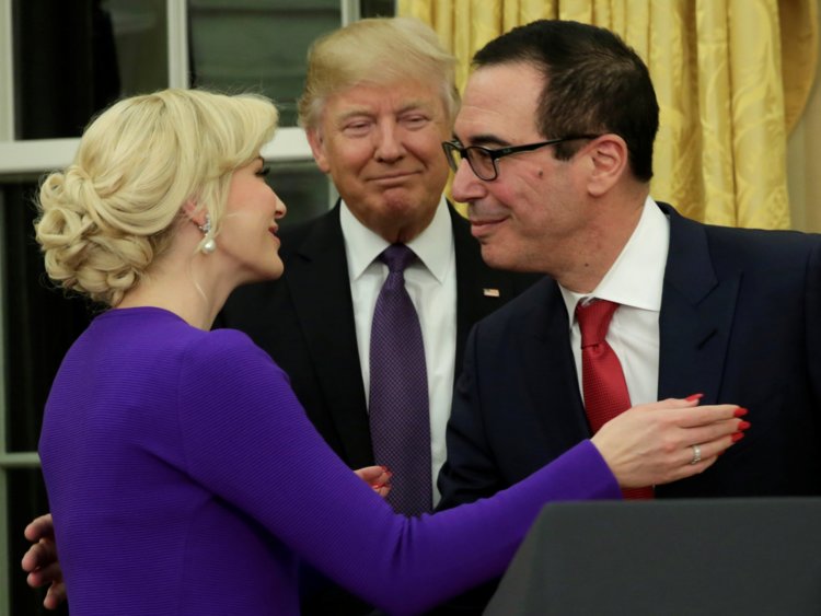 nickiknowsnada's tweet photo. Caption Contest: Creepy as fuck photos edition 😨
Louise Linton ➡Weirdo⬅ Steve Mnuchin https://t.co/S9XmI8ZsKa