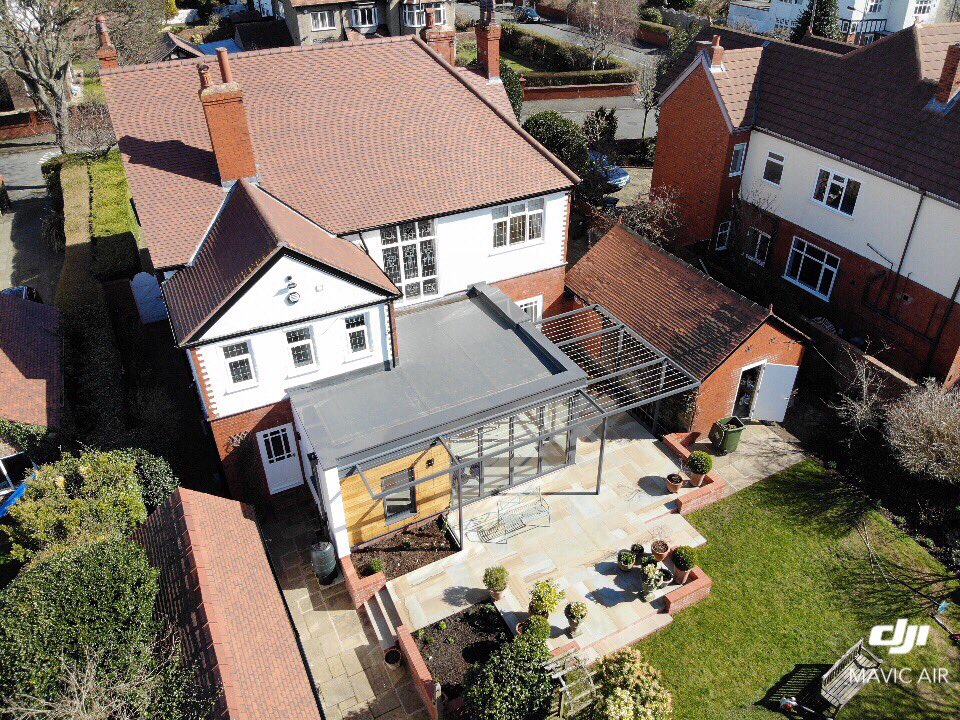 Lovely to see our #crosby #extension looking beautiful in the sun today! Once again our clients home made scones were delicious! Nice way to end the scheme with @cassconsult #bespoke #Construction #northwest