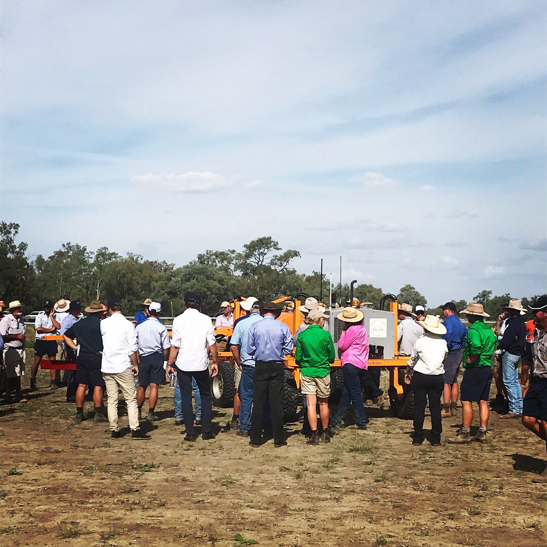 HarrisonFarming's tweet photo. Microwave technology, drones and robotics all at @AgTeCH18 yesterday. Well done to the @mungindicrop for hosting 250 people from far and wide. Great day! https://t.co/2hhVZrGSyd