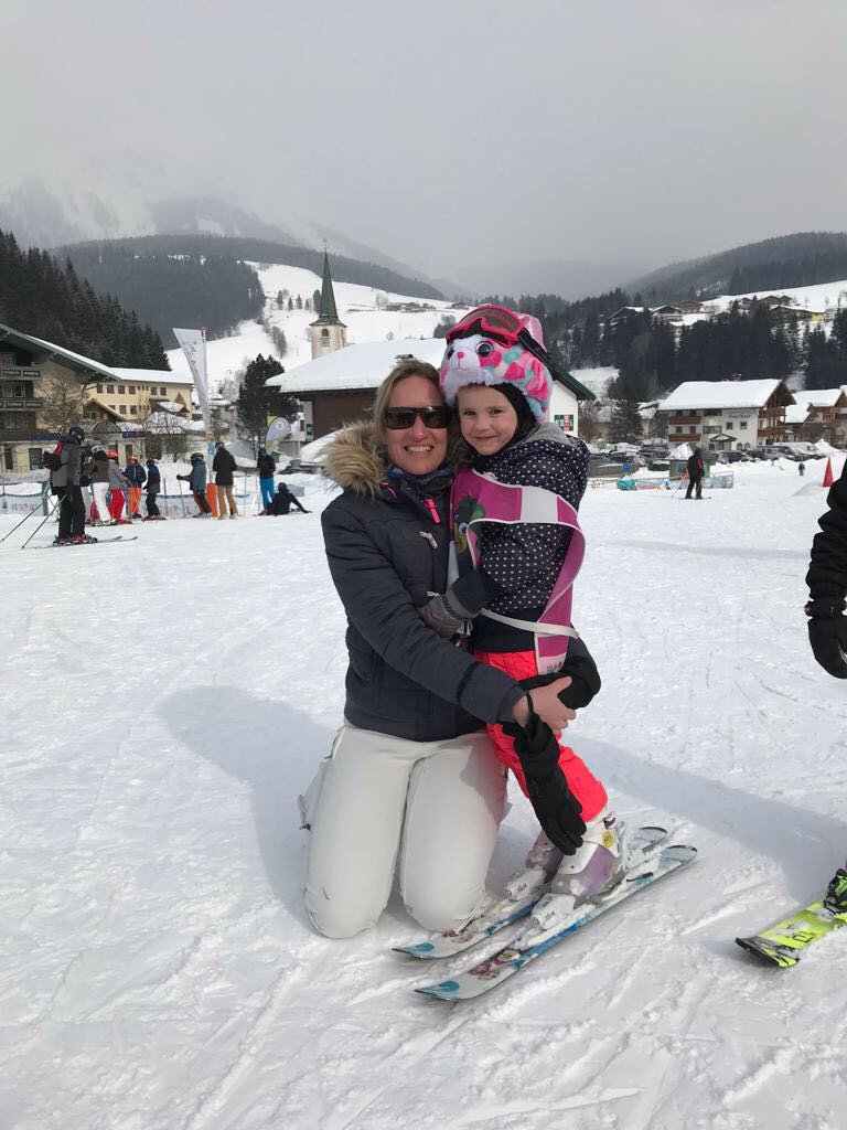 Hoxyheads's tweet photo. Recently we received a lot of pictures of Hoxyheads fans in the snow! Do you also have a nice Hoxyheads photo? Mail it to info@hoxyheads.com #skihelmetcover #hoxyheads https://t.co/vsQ8f8AnI5