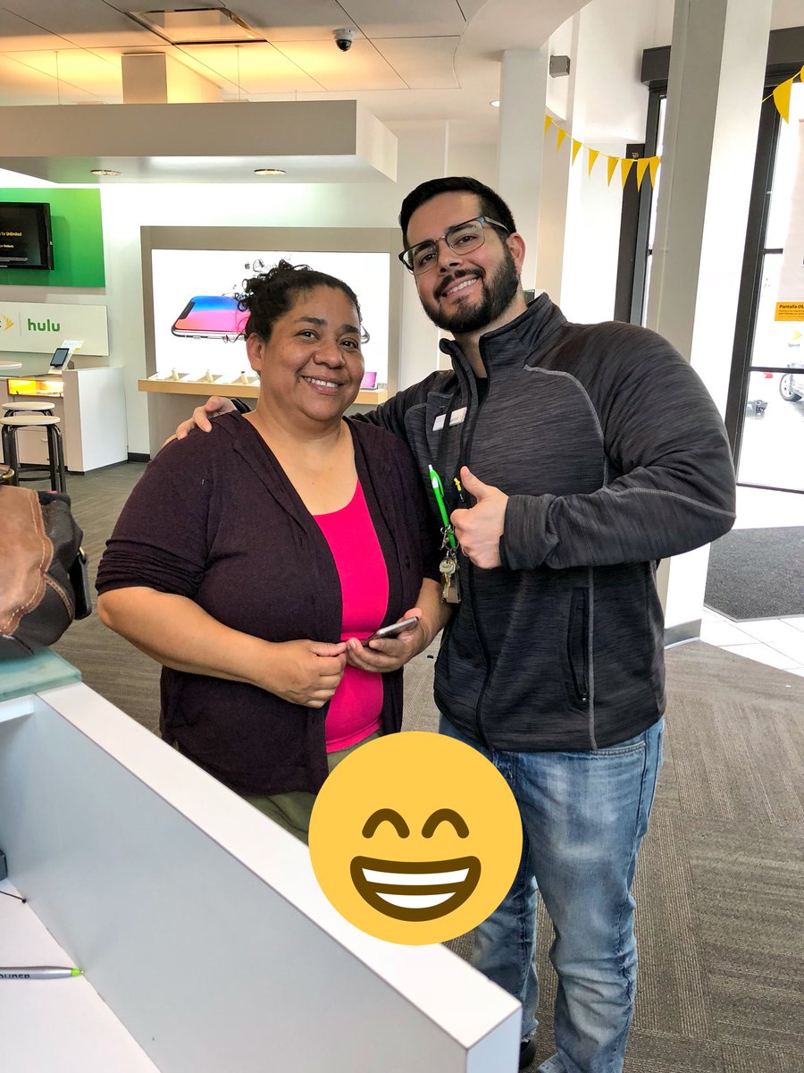 IzzAlv90's tweet photo. Another happy customer here at the Northridge sprint store. Stop by 19420 Nordhoff st. Or call us if you have any questions. 818-717-9500. @SprintNRidge335 @Tigre335 @SardarKarimiha https://t.co/uyOAleKTmx